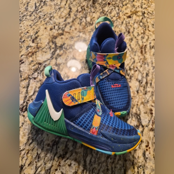 NIKE Lebron Witness 12C - Picture 4 of 7